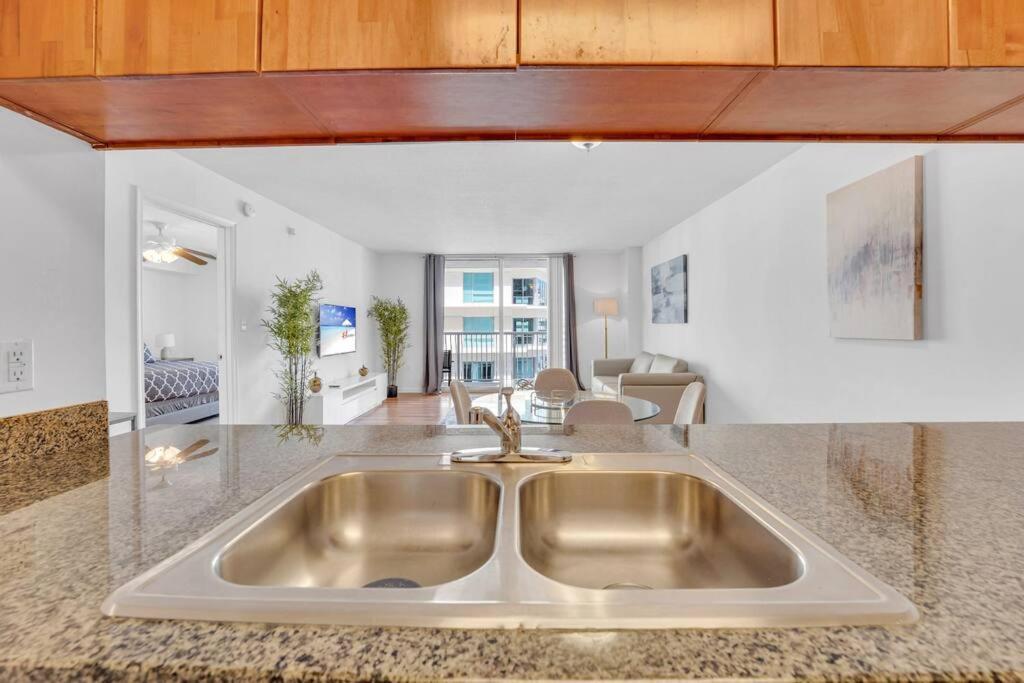 Apartment Unit •1 Bdr With Ocean And View•free Parking