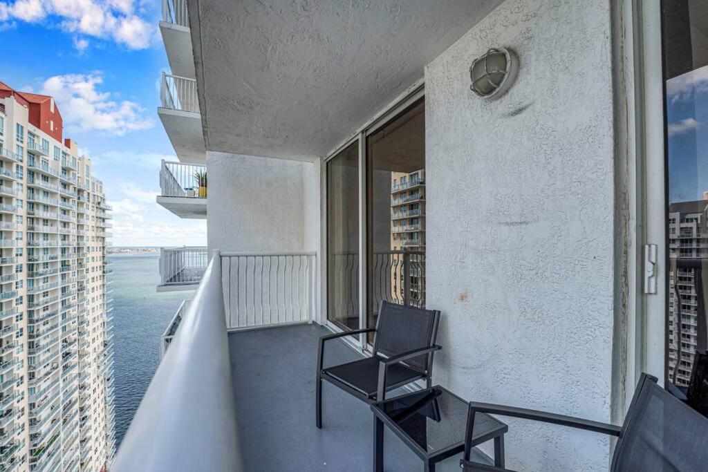 Apartment Unit •1 Bdr With Ocean And View•free Parking *