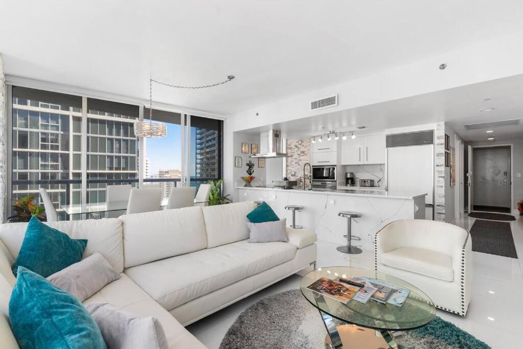 Apartment Penthouse Luxury Icon And W Panoramic Views Balcony In Brickell