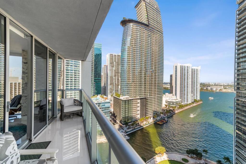 Penthouse Luxury Icon And W Panoramic Views Balcony In Brickell *