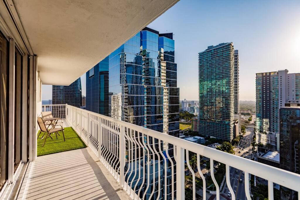 Upscale Brickell 3 Bedroom With Water Views And Free Parking Apartment *