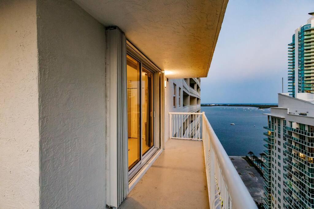 Apartment Upscale Brickell 3 Bedroom With Water Views And Free Parking *