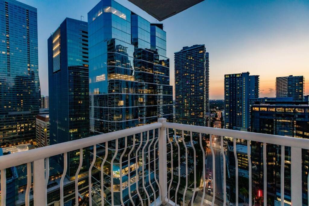 Upscale Brickell 3 Bedroom With Water Views And Free Parking Miami