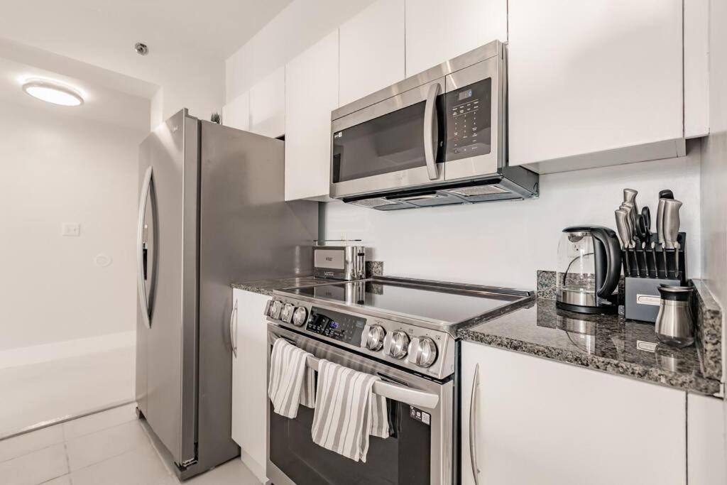 Upscale Brickell 3 Bedroom With Water Views And Free Parking Apartment