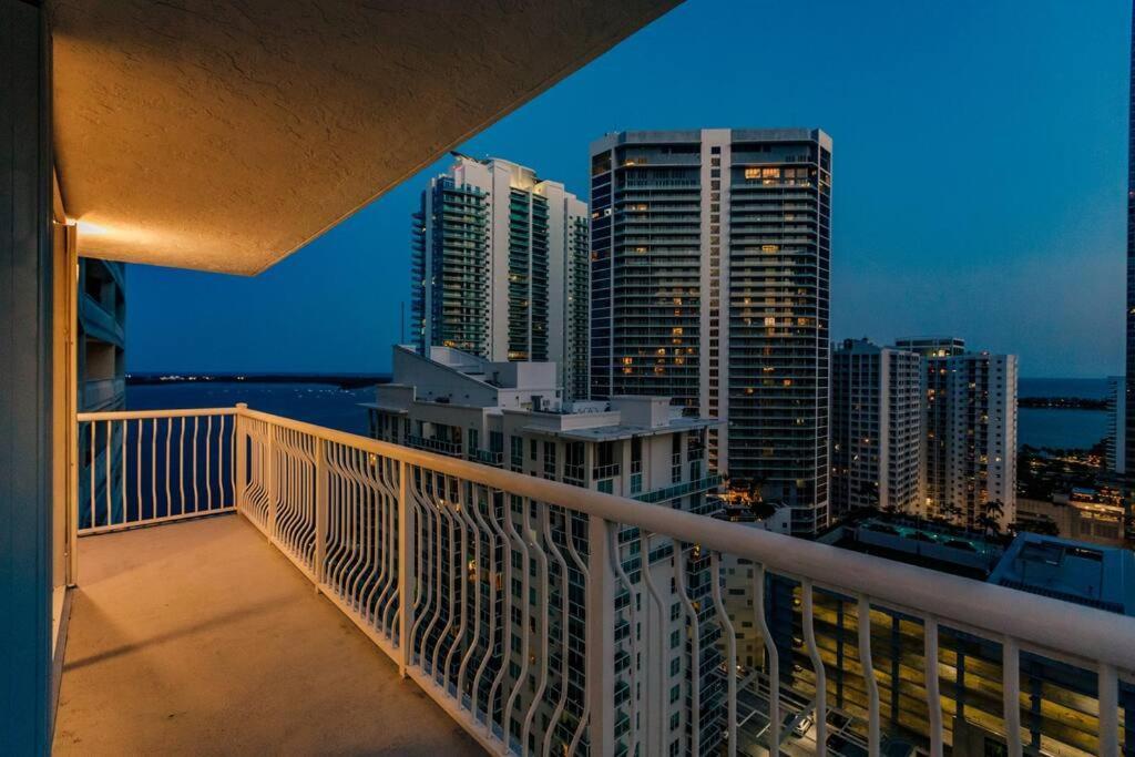 Upscale Brickell 3 Bedroom With Water Views And Free Parking Apartment