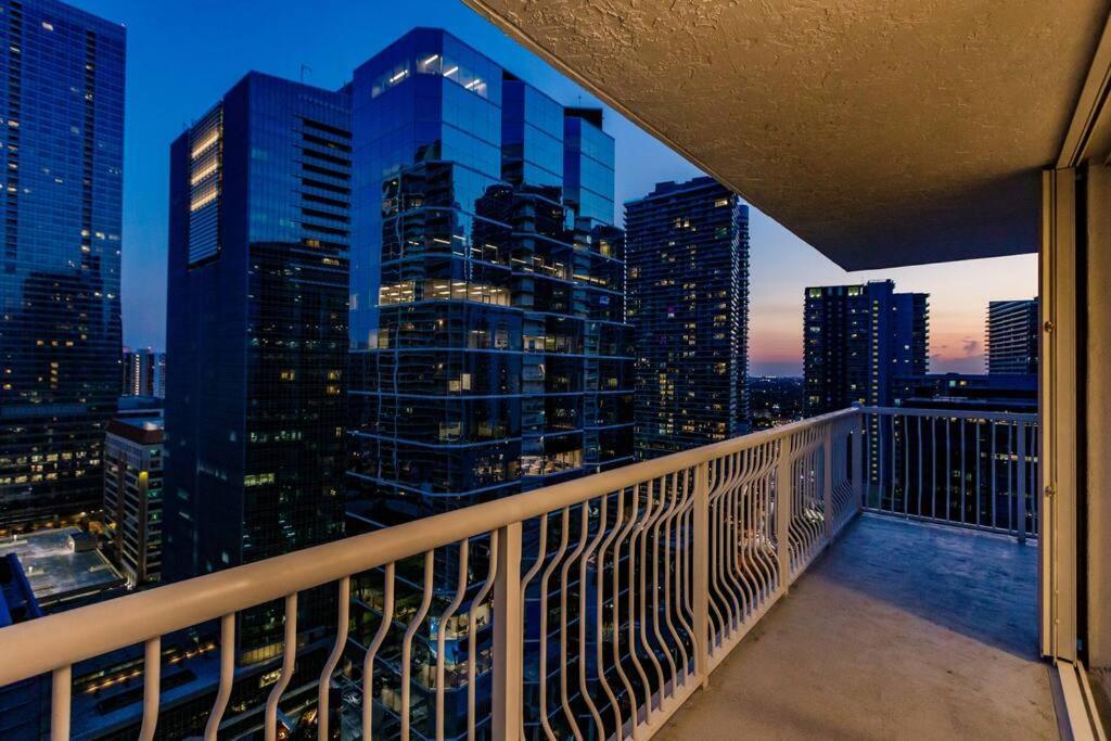 Apartment Upscale Brickell 3 Bedroom With Water Views And Free Parking