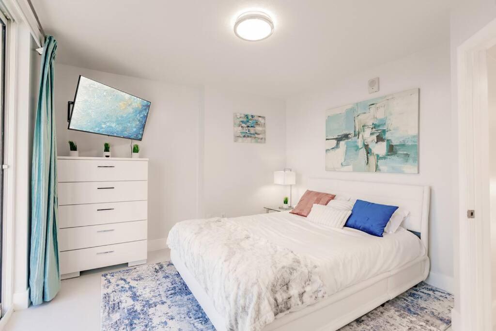Apartment Upscale Brickell 3 Bedroom With Water Views And Free Parking