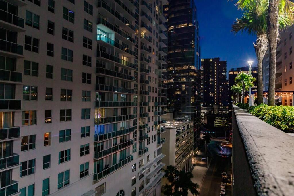 Upscale Brickell 3 Bedroom With Water Views And Free Parking Apartment