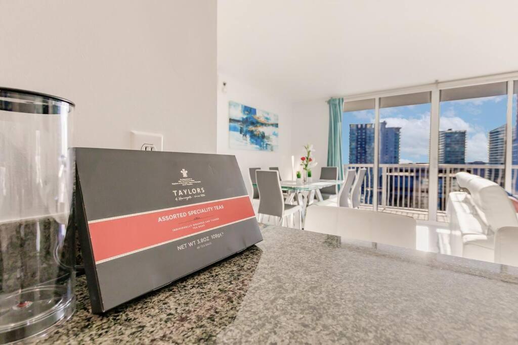 Upscale Brickell 3 Bedroom With Water Views And Free Parking *