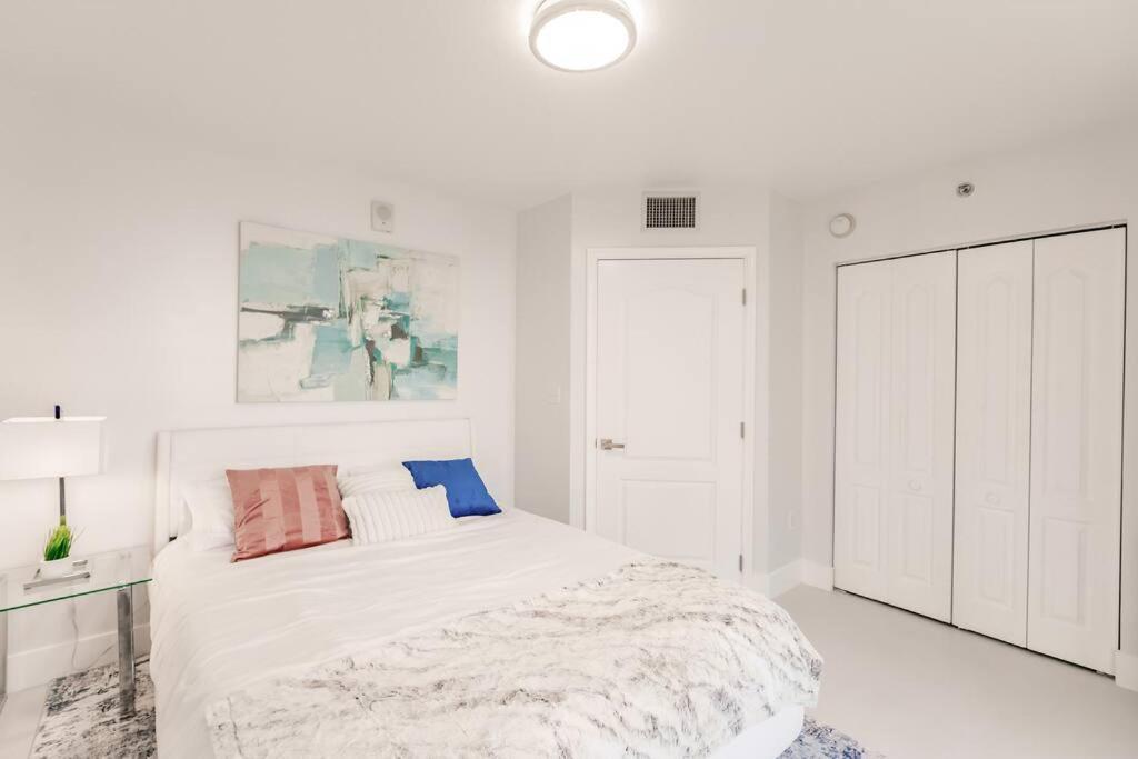 Apartment Upscale Brickell 3 Bedroom With Water Views And Free Parking Miami