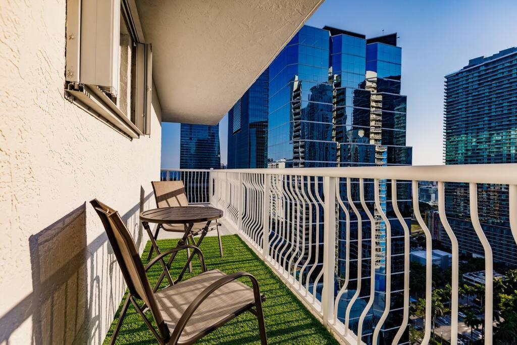 Apartment Upscale Brickell 3 Bedroom With Water Views And Free Parking *