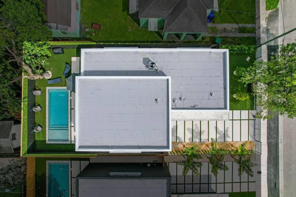 Design House -heated Pool -big Yard -gated Parking *