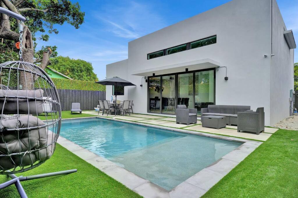 Design House -heated Pool -big Yard -gated Parking Villa *