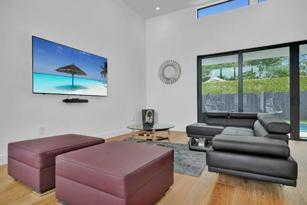 Design House -heated Pool -big Yard -gated Parking Villa *