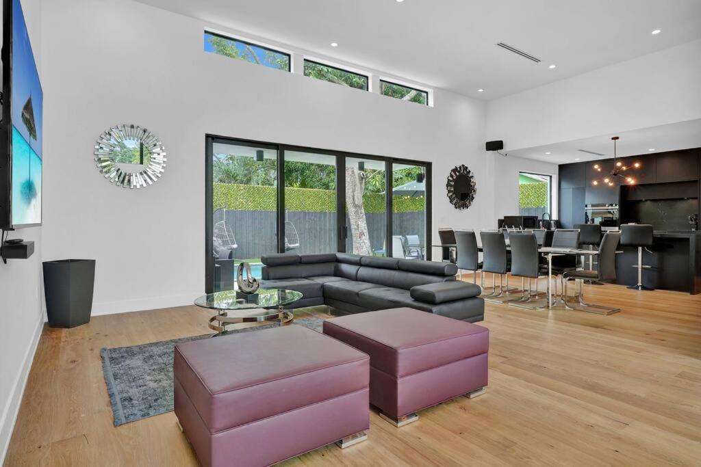 Villa Design House -heated Pool -big Yard -gated Parking