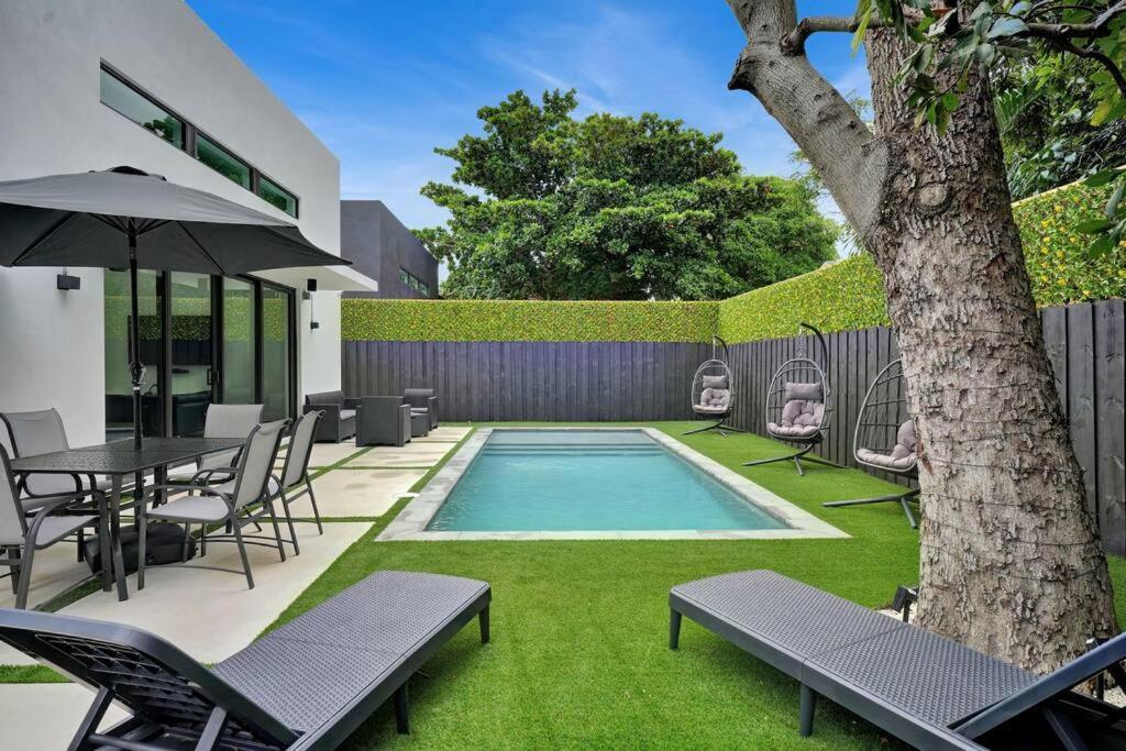 Design House -heated Pool -big Yard -gated Parking Villa Miami