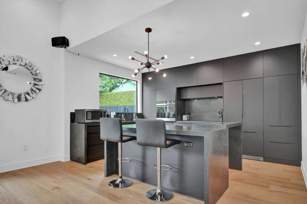 Design House -heated Pool -big Yard -gated Parking Miami