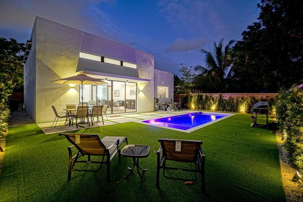 Design House -heated Pool -big Yard -gated Parking *