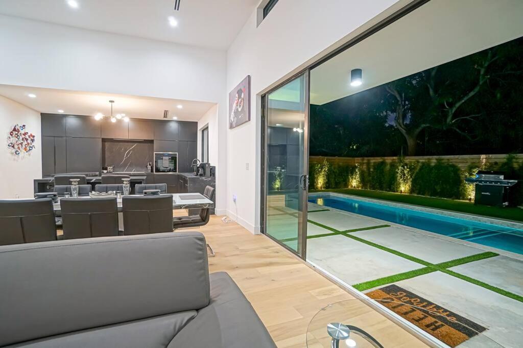 Villa Design House -heated Pool -big Yard -gated Parking *