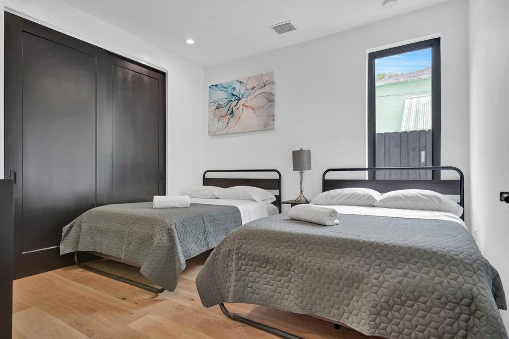 Design House -heated Pool -big Yard -gated Parking Villa Miami