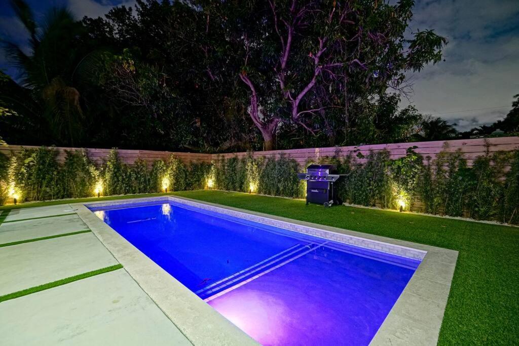 Design House -heated Pool -big Yard -gated Parking Villa *