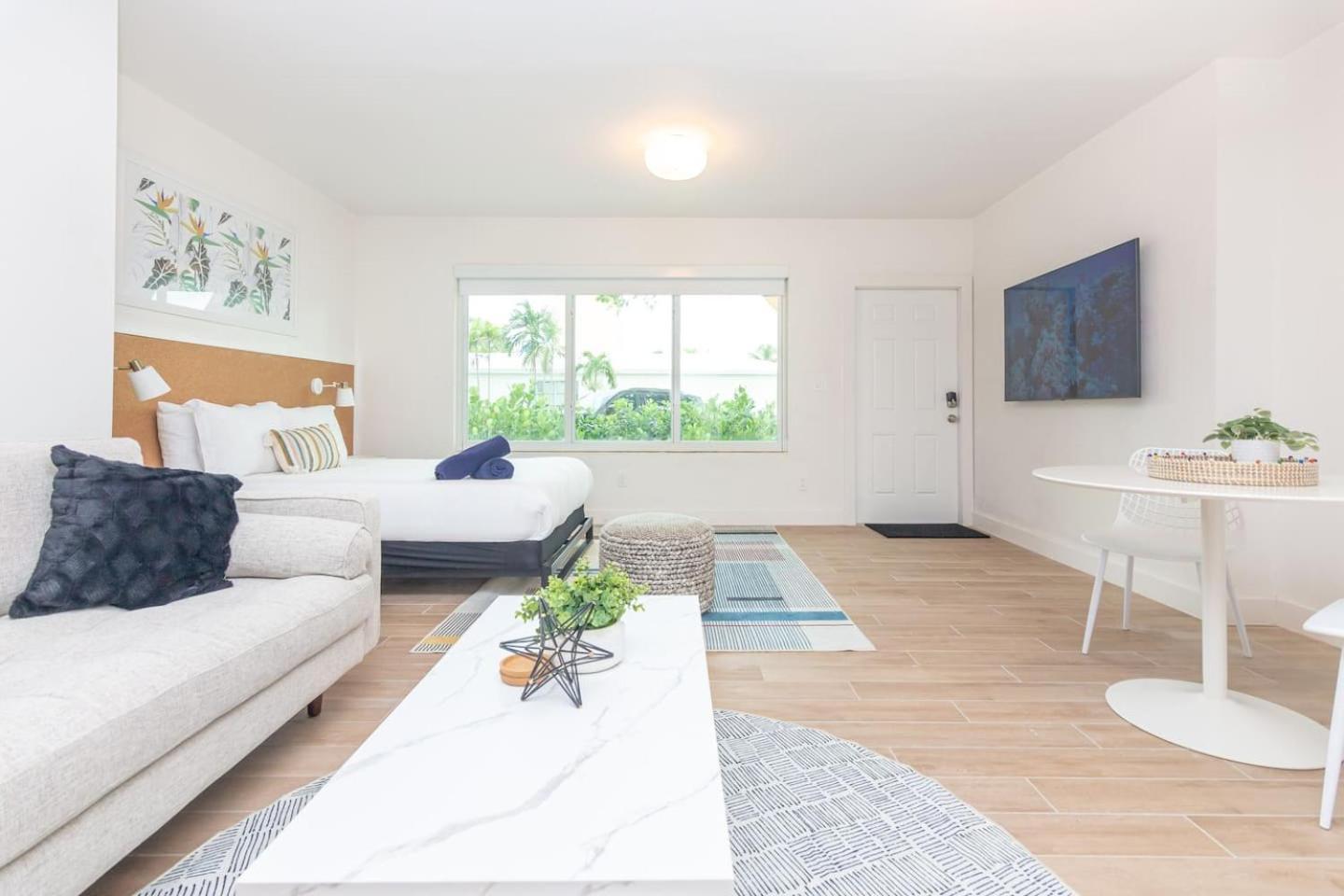 Apartment Large Stylish In El Portal #3 *