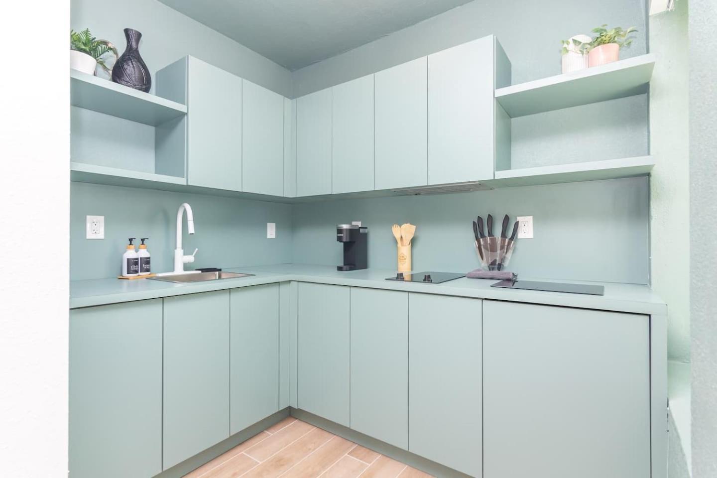 Newly Renovated Stylish In El Portal #2 Apartment