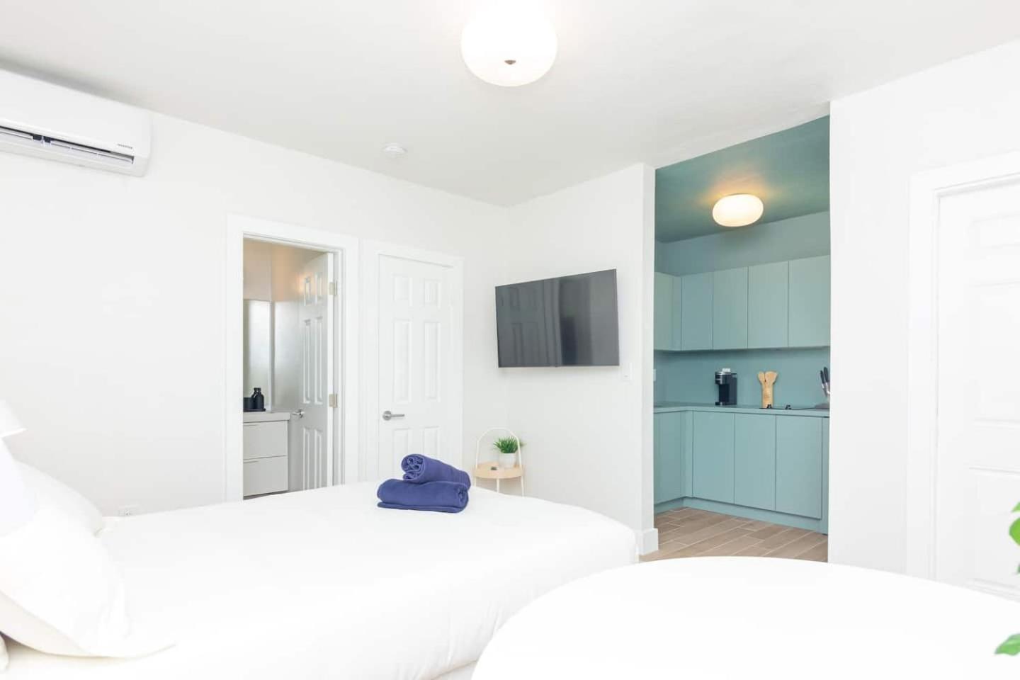 Newly Renovated Stylish In El Portal #2 *