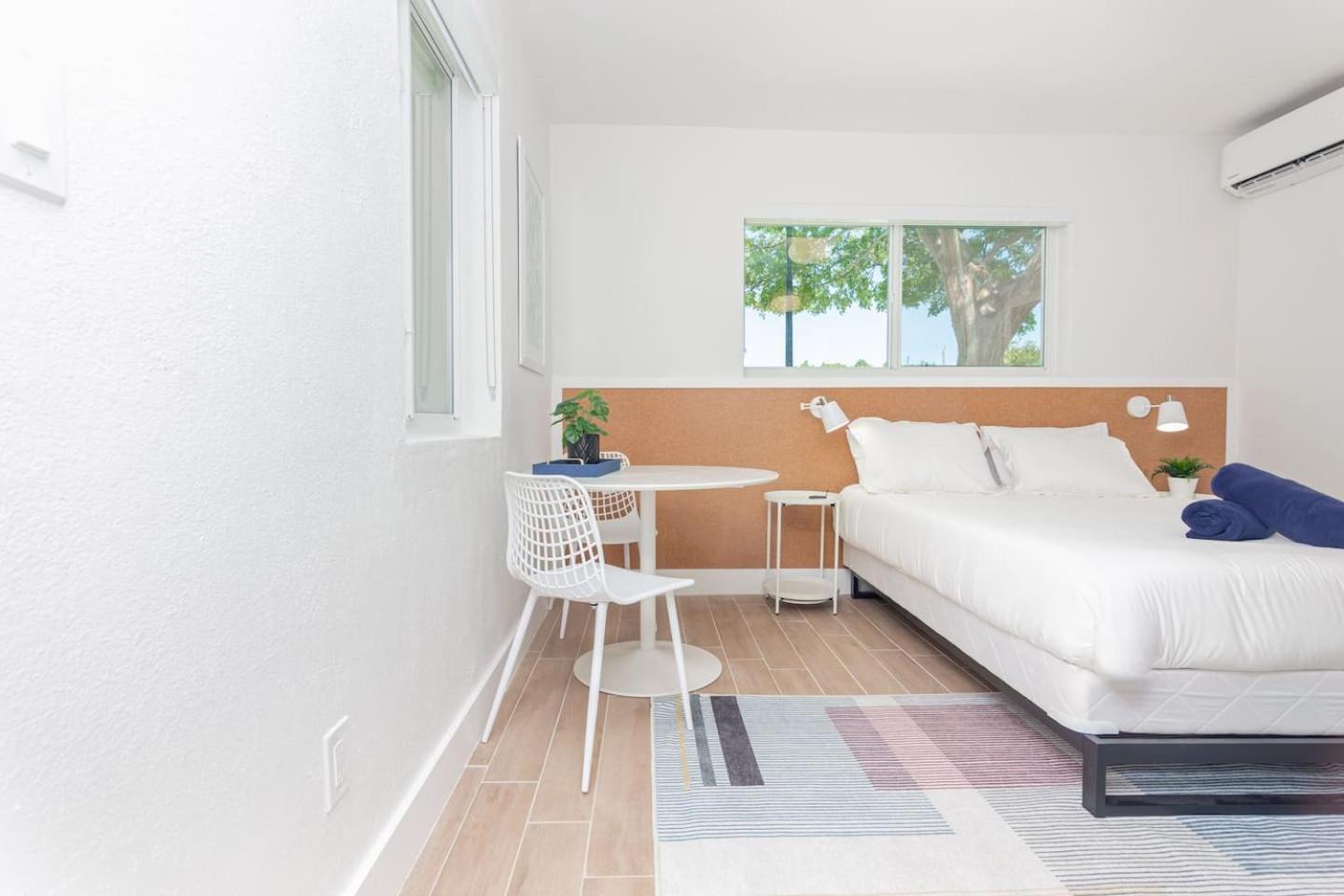 Apartment Newly Renovated Stylish In El Portal #2