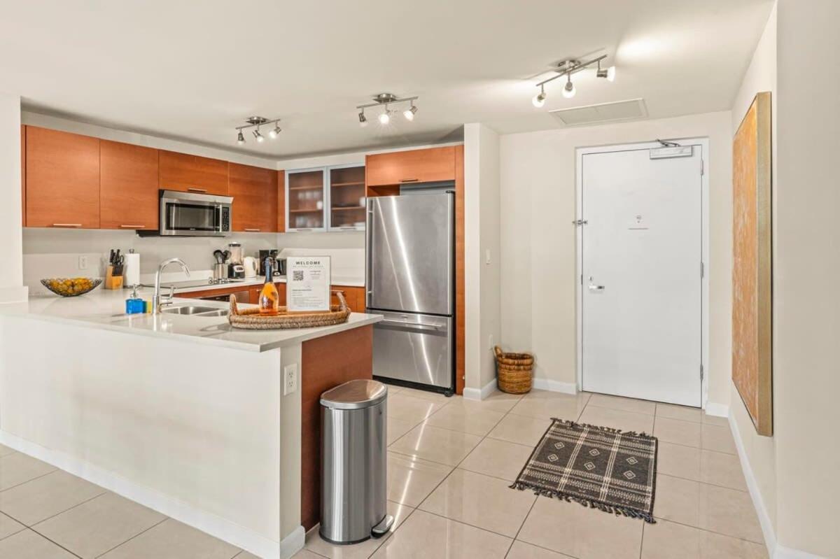 Urban Retreat - Location Pool Gym & Parking Apartment *