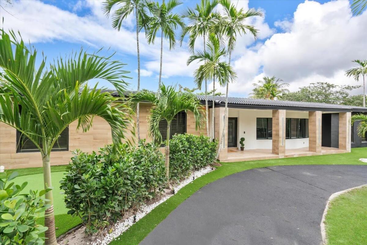 Villakobo Heated Pool Golf Tennis Crocodile Holiday home Miami