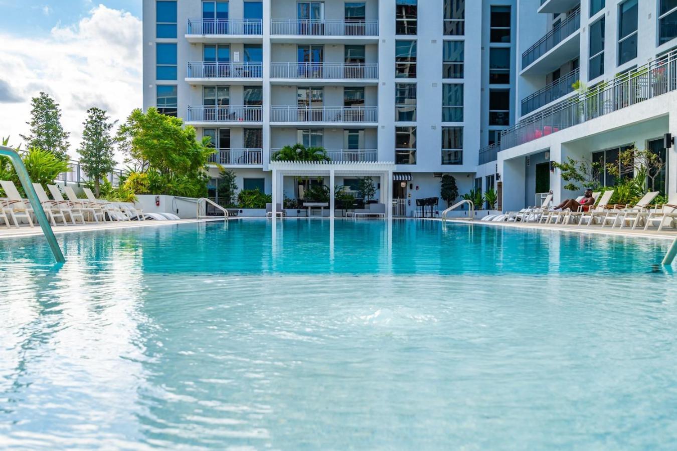 Magic Vibrant 2 Bedroom With Free Parking *