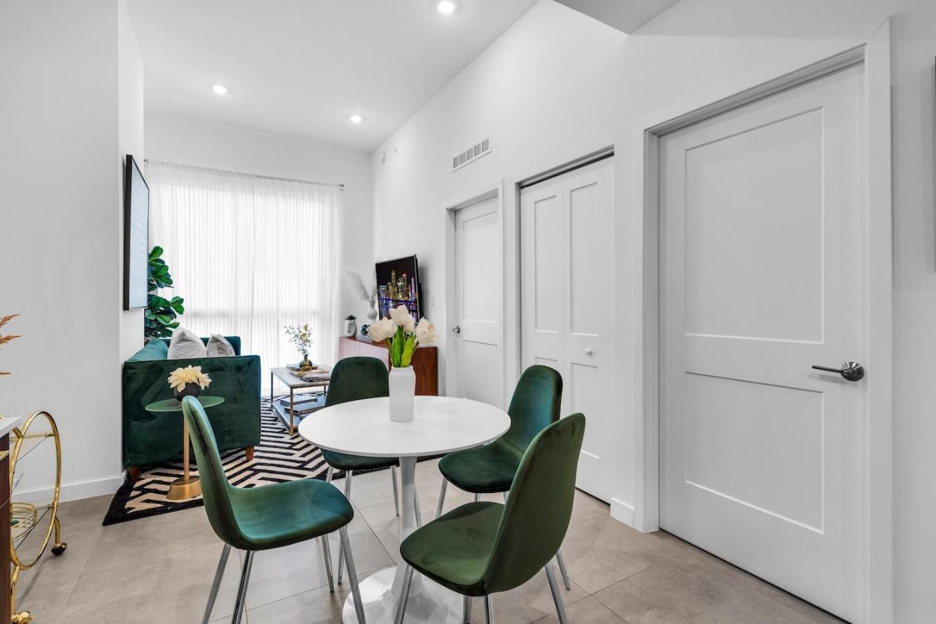 Apartment Magic Vibrant 2 Bedroom With Free Parking Miami