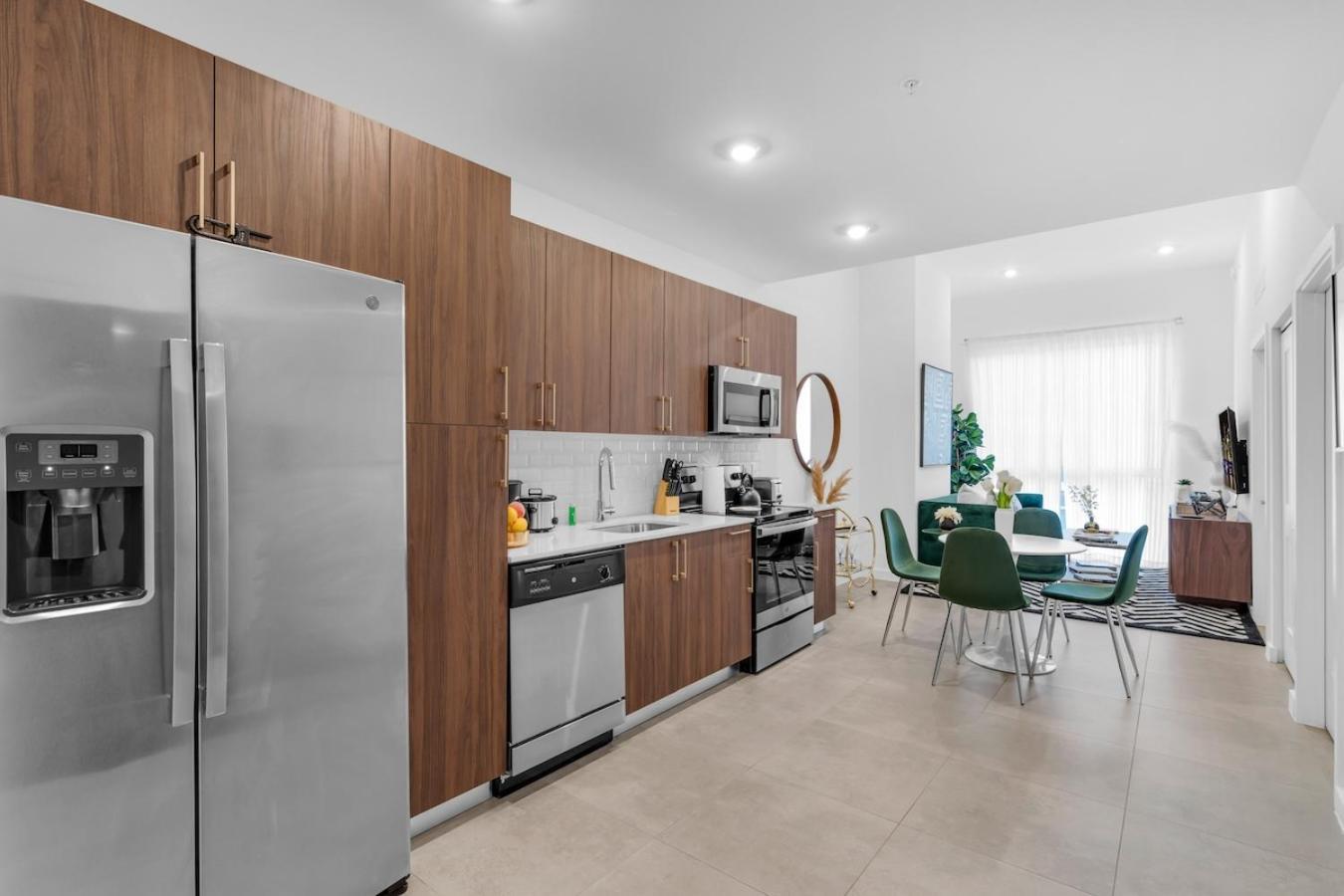 Magic Vibrant 2 Bedroom With Free Parking