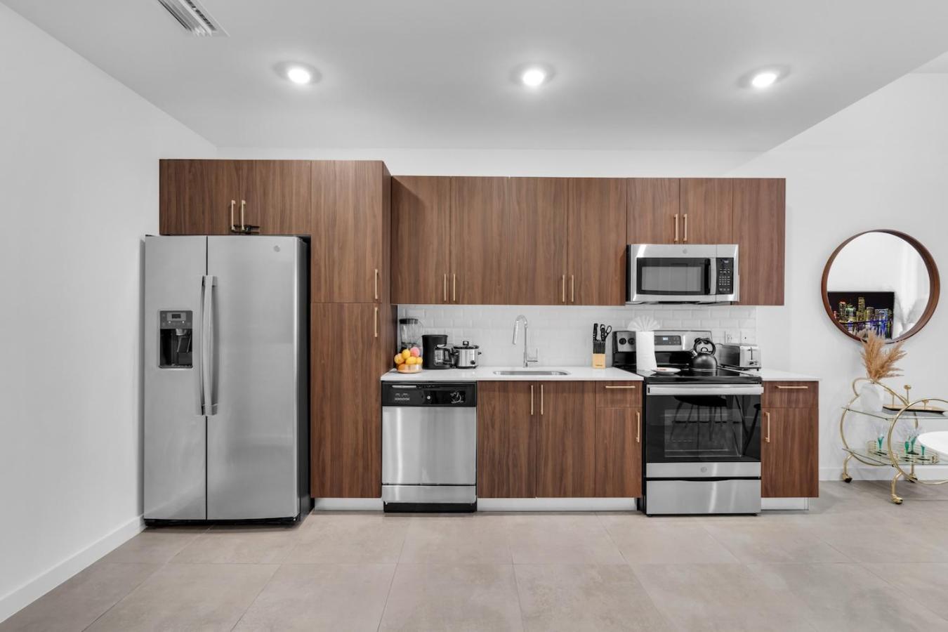 Apartment Magic Vibrant 2 Bedroom With Free Parking