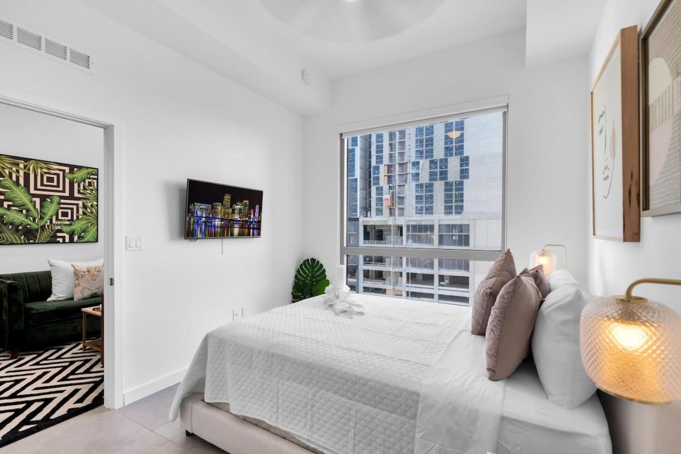 Magic Vibrant 2 Bedroom With Free Parking Apartment *