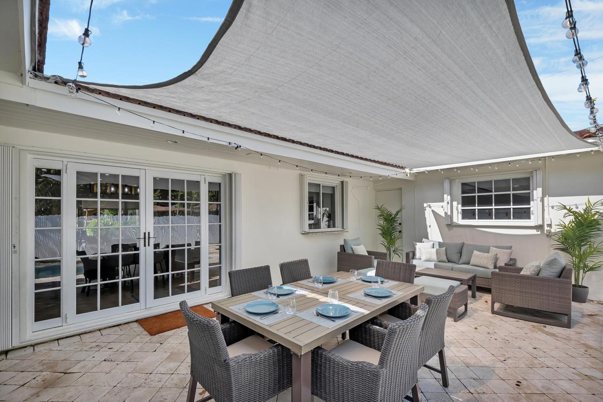 Gated Blanca 5br 3ba With Heated Pool & Bbq *