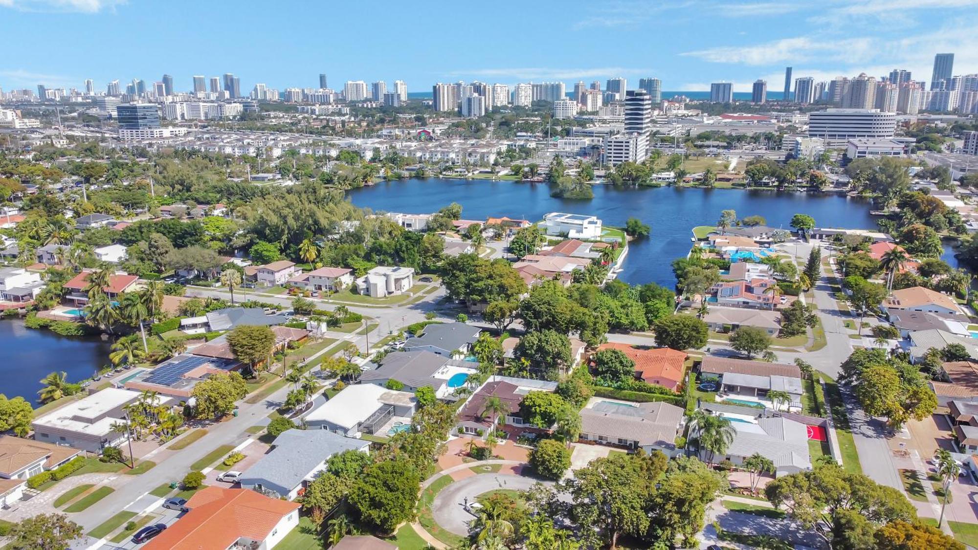 Gated Blanca 5br 3ba With Heated Pool & Bbq Miami