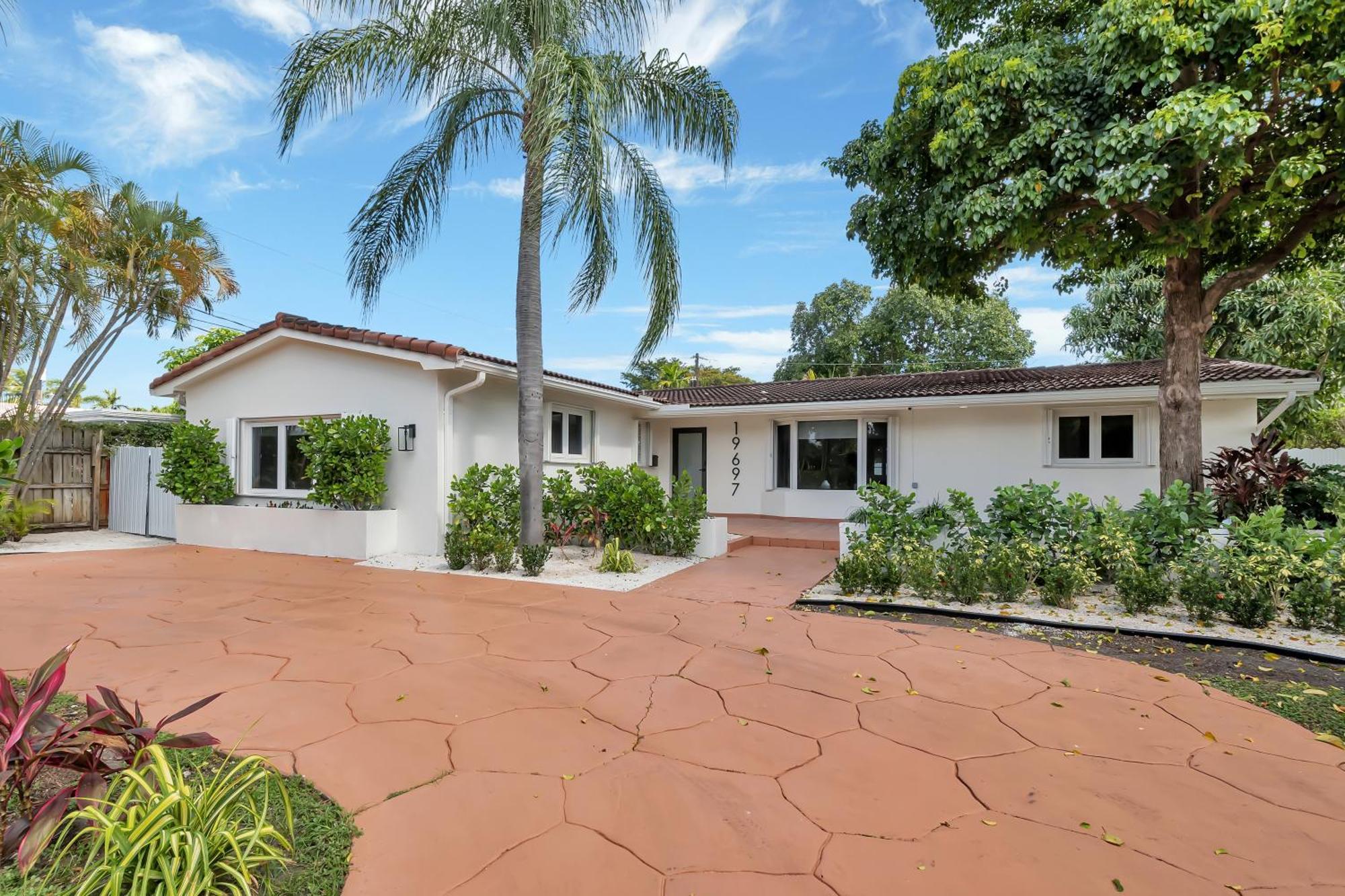 Apartment Gated Blanca 5br 3ba With Heated Pool & Bbq