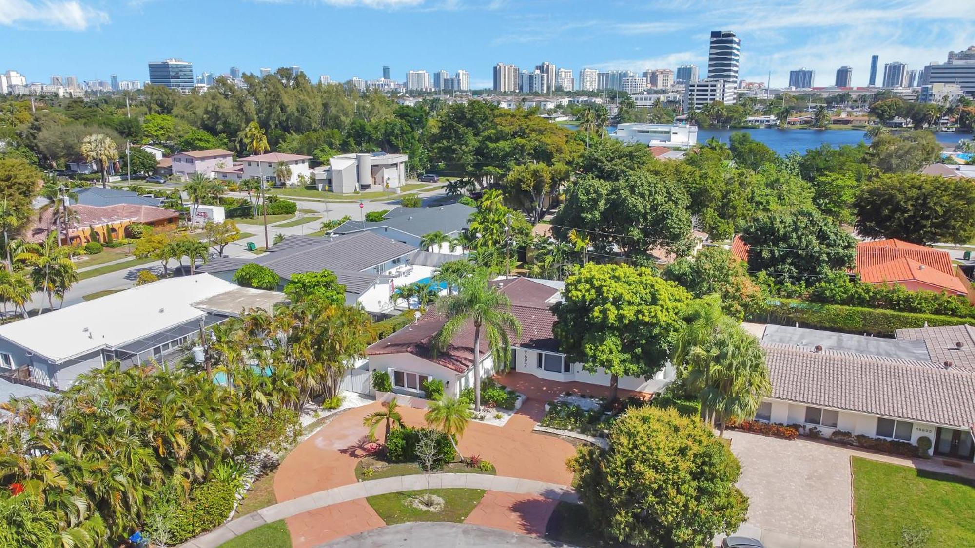 Gated Blanca 5br 3ba With Heated Pool & Bbq Apartment *