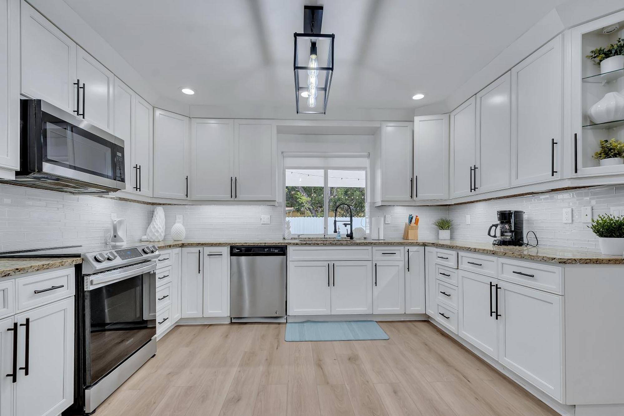 Gated Blanca 5br 3ba With Heated Pool & Bbq *