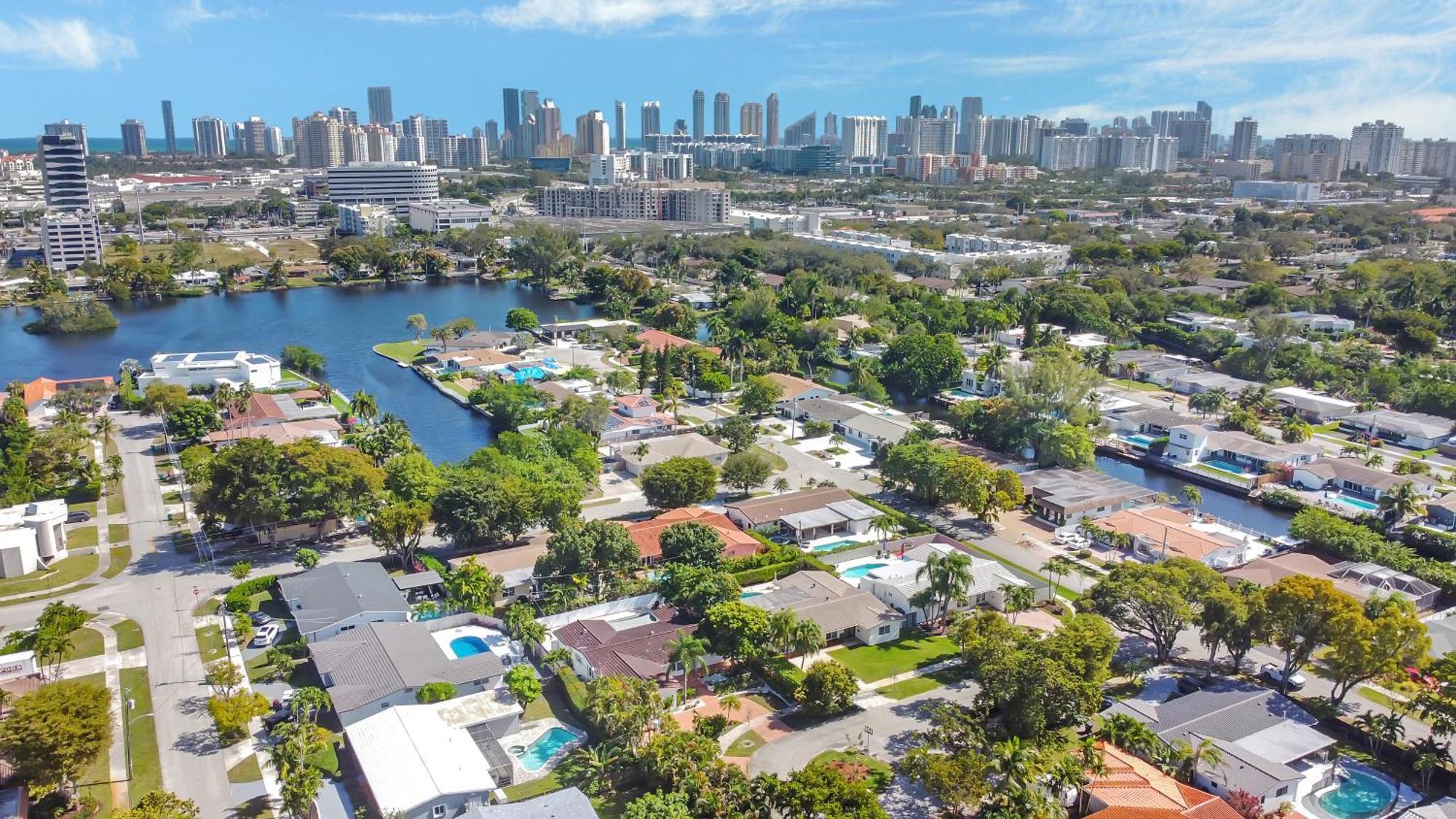 Gated Blanca 5br 3ba With Heated Pool & Bbq * Miami