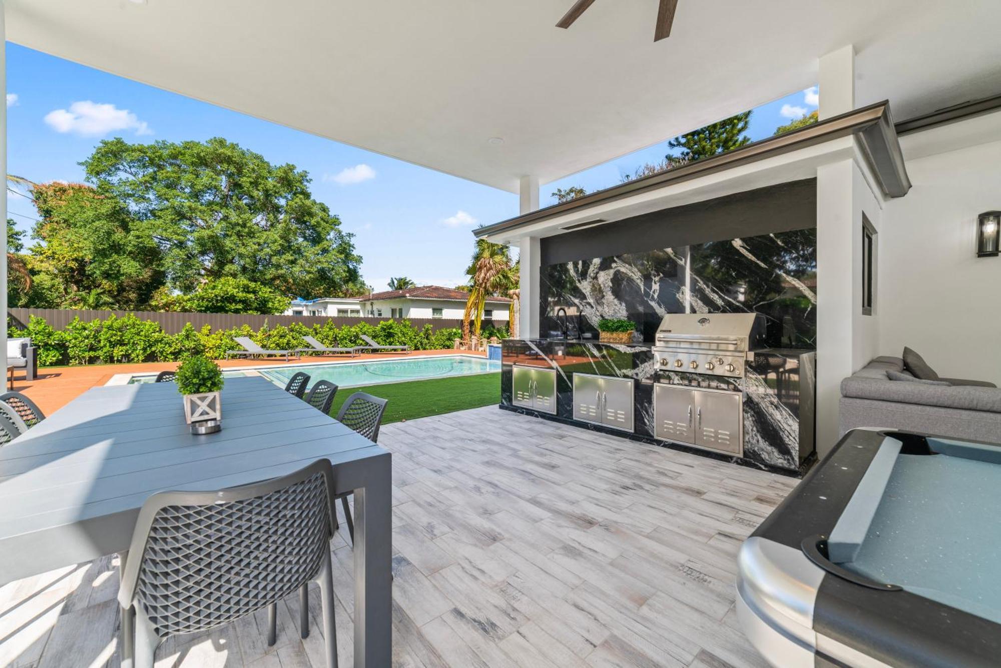 Full Amenities Big House Pool Jacuzzi 6br L64 Holiday home *