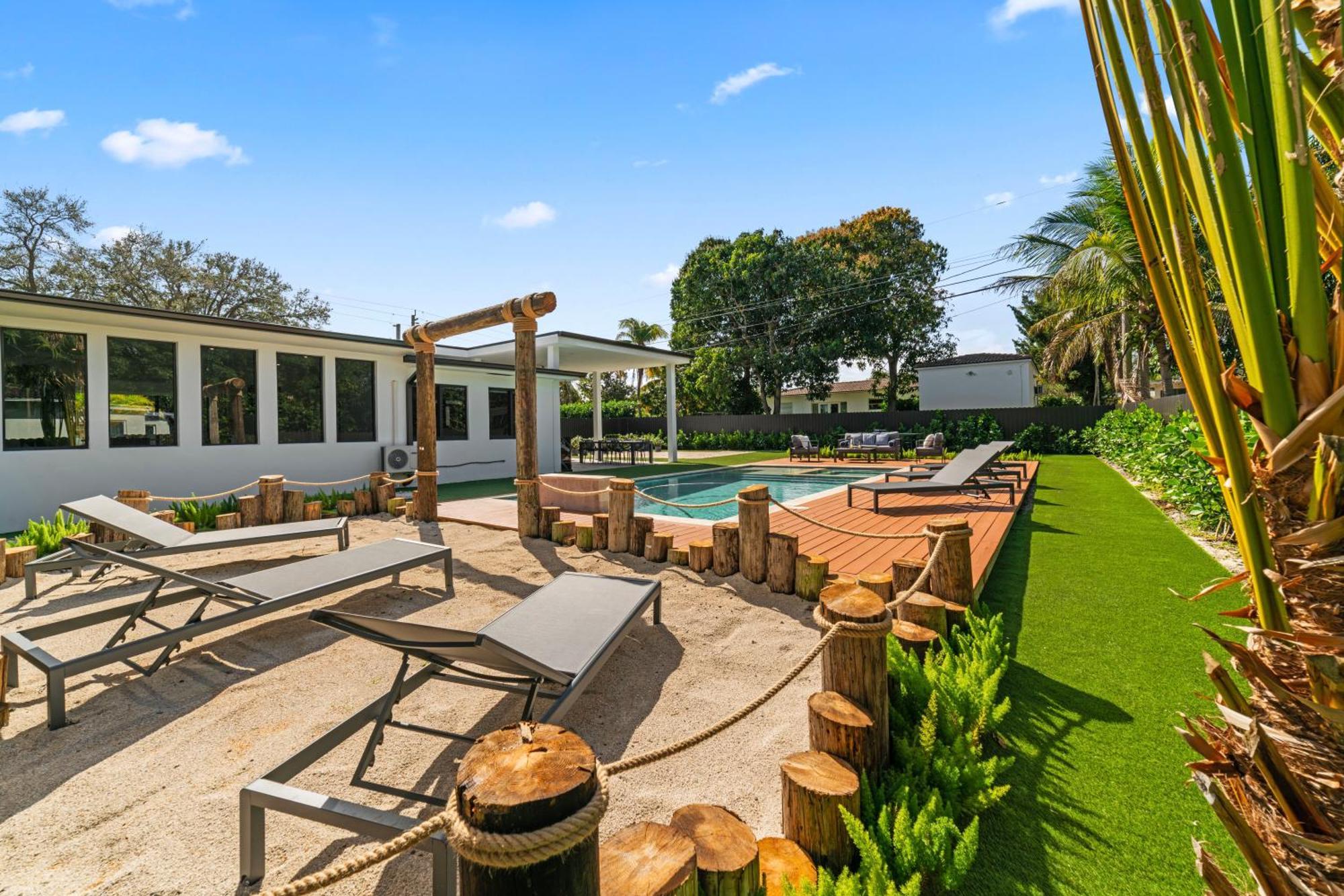 Full Amenities Big House Pool Jacuzzi 6br L64 Holiday home *