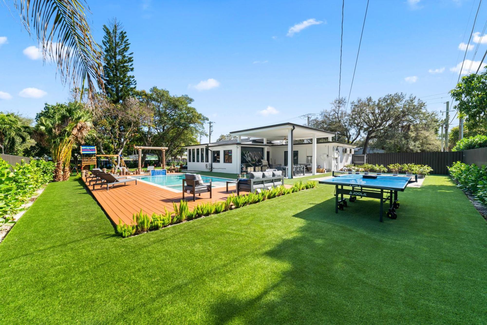 Full Amenities Big House Pool Jacuzzi 6br L64 Holiday home