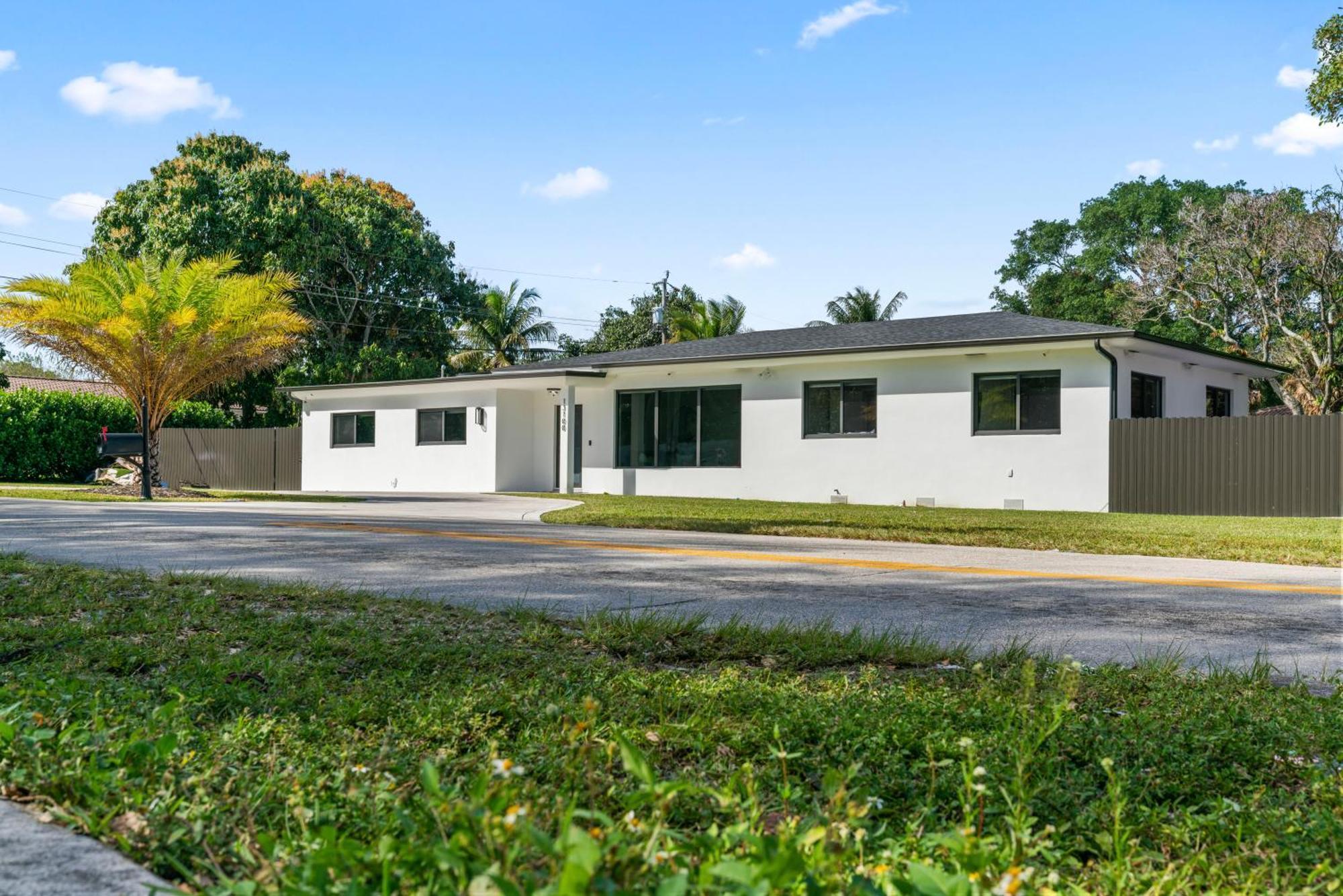 Full Amenities Big House Pool Jacuzzi 6br L64 Holiday home Miami