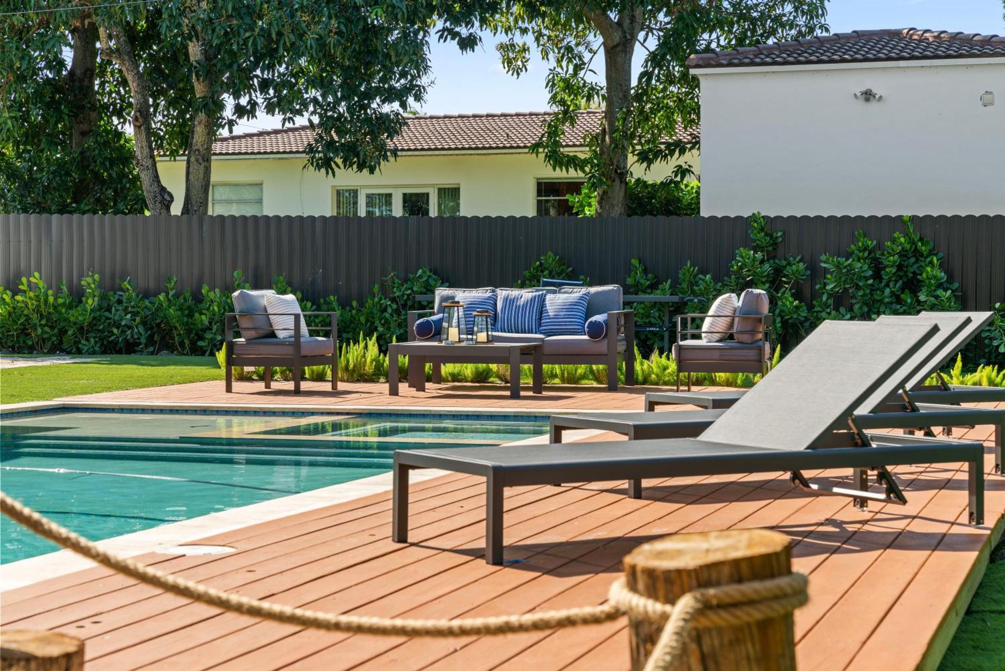 Full Amenities Big House Pool Jacuzzi 6br L64 Holiday home Miami