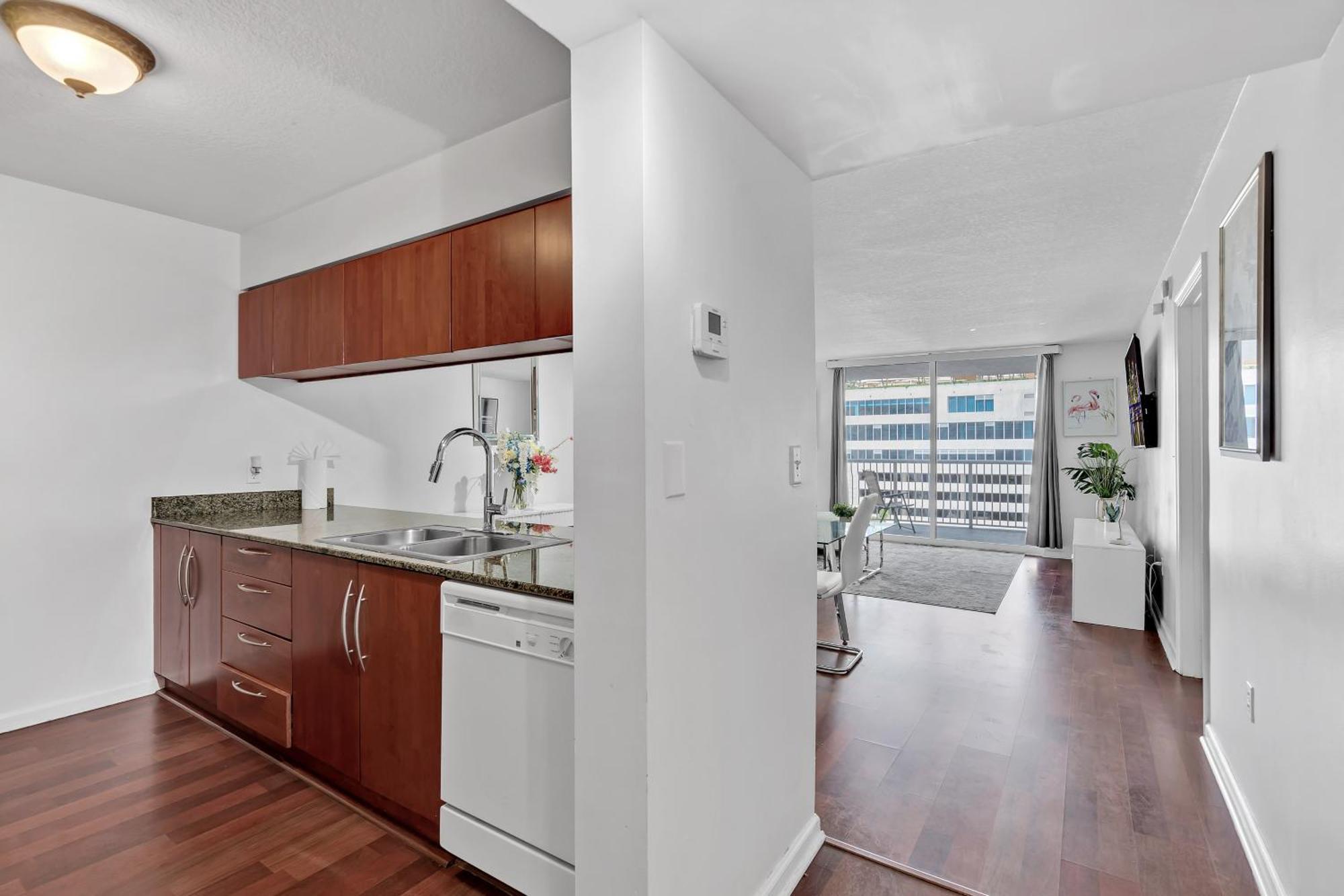 Amazing 1 Bed In Brickell Key With Free Pkg *