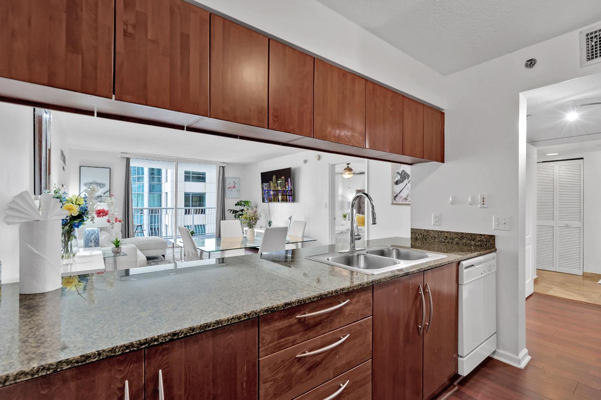 Amazing 1 Bed In Brickell Key With Free Pkg *