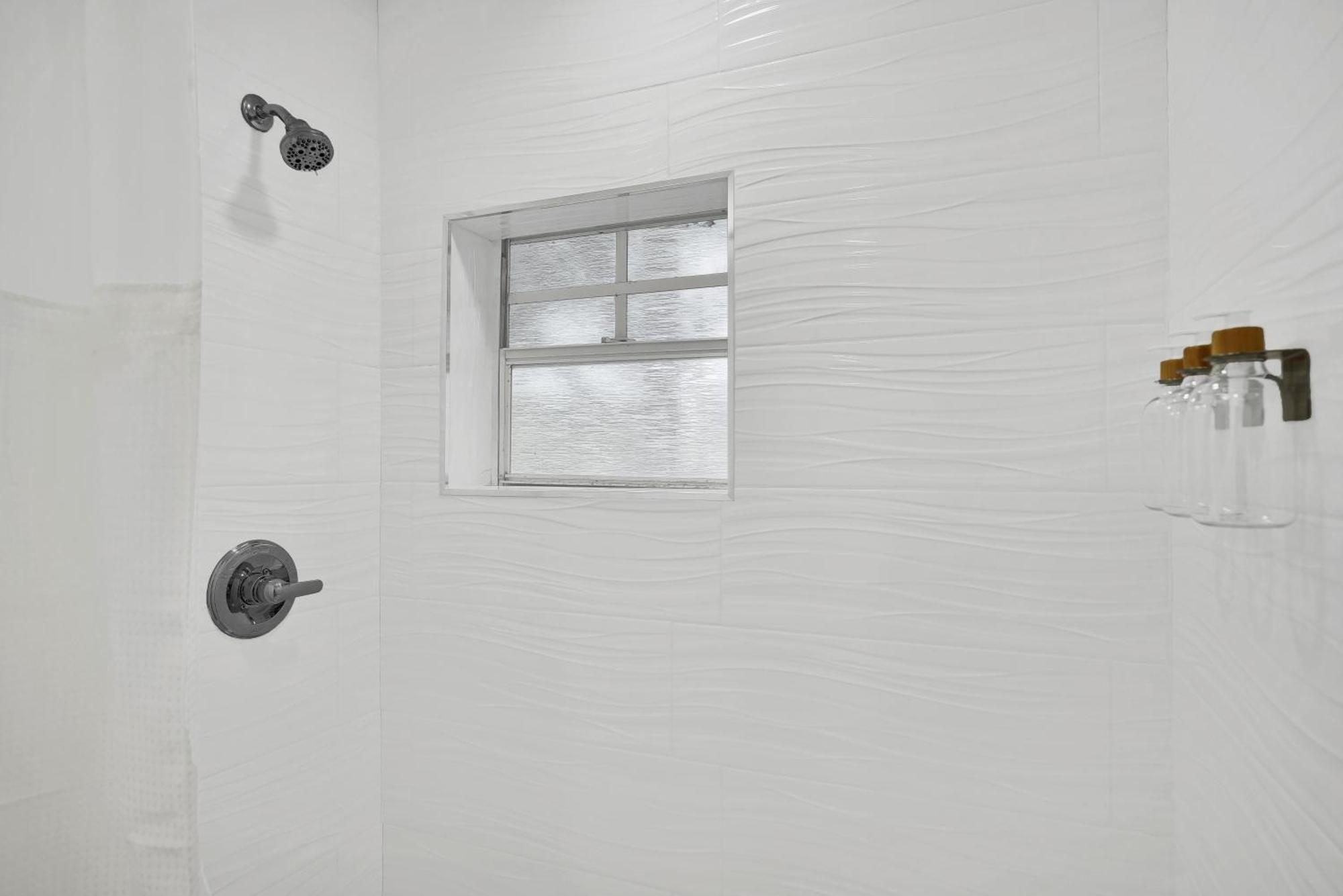 Azul - Fully-stocked, 1br With Private Patio And Free Parking